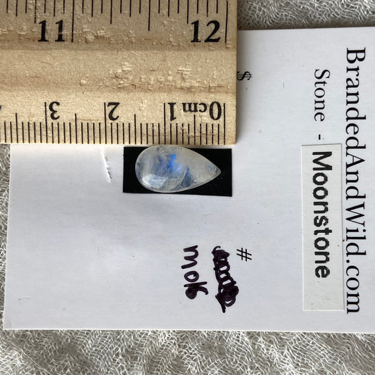 Moonstone cabochon - M016