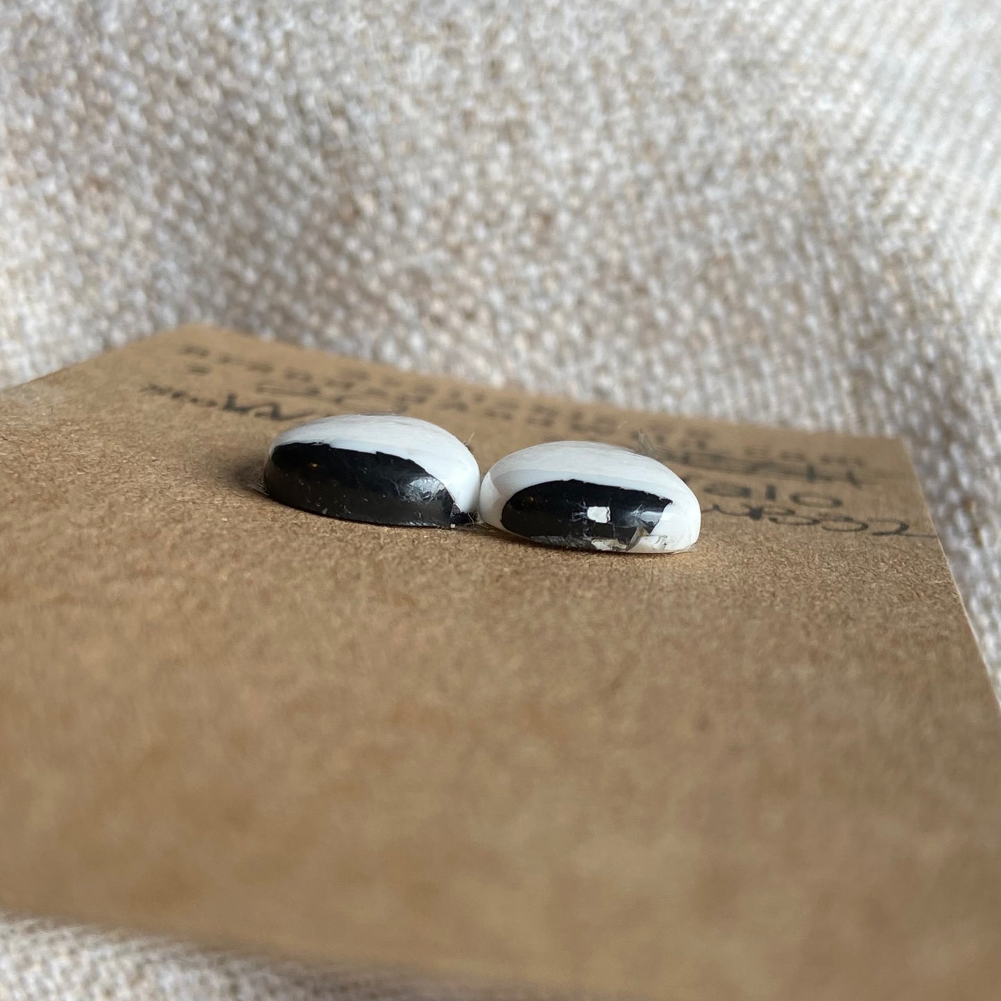 White Buffalo Cabochon - WB32 D29541FC-1A77-4764-9B01-595176D80D7E Brandedandwild.com