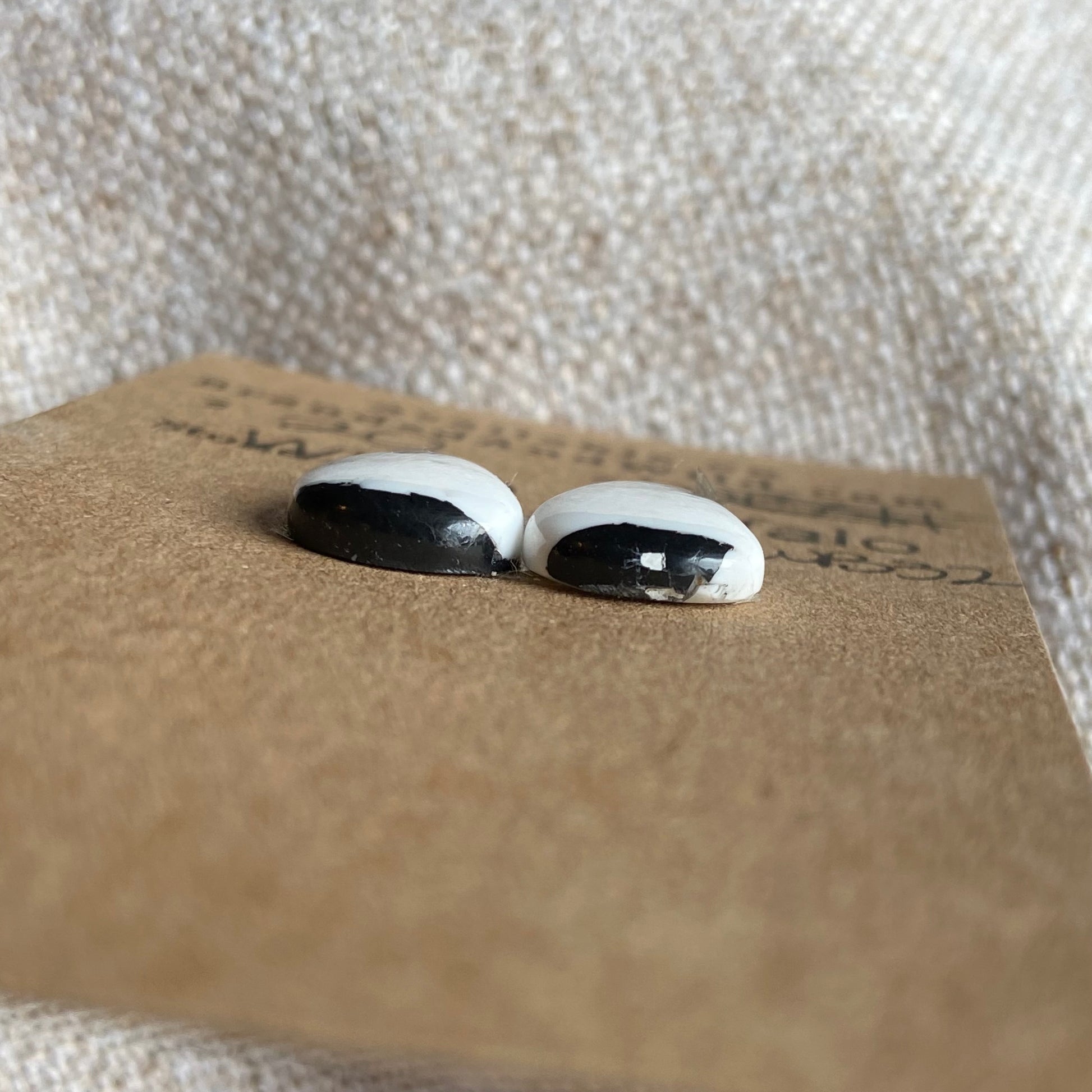 White Buffalo Cabochon - WB32 D29541FC-1A77-4764-9B01-595176D80D7E Brandedandwild.com