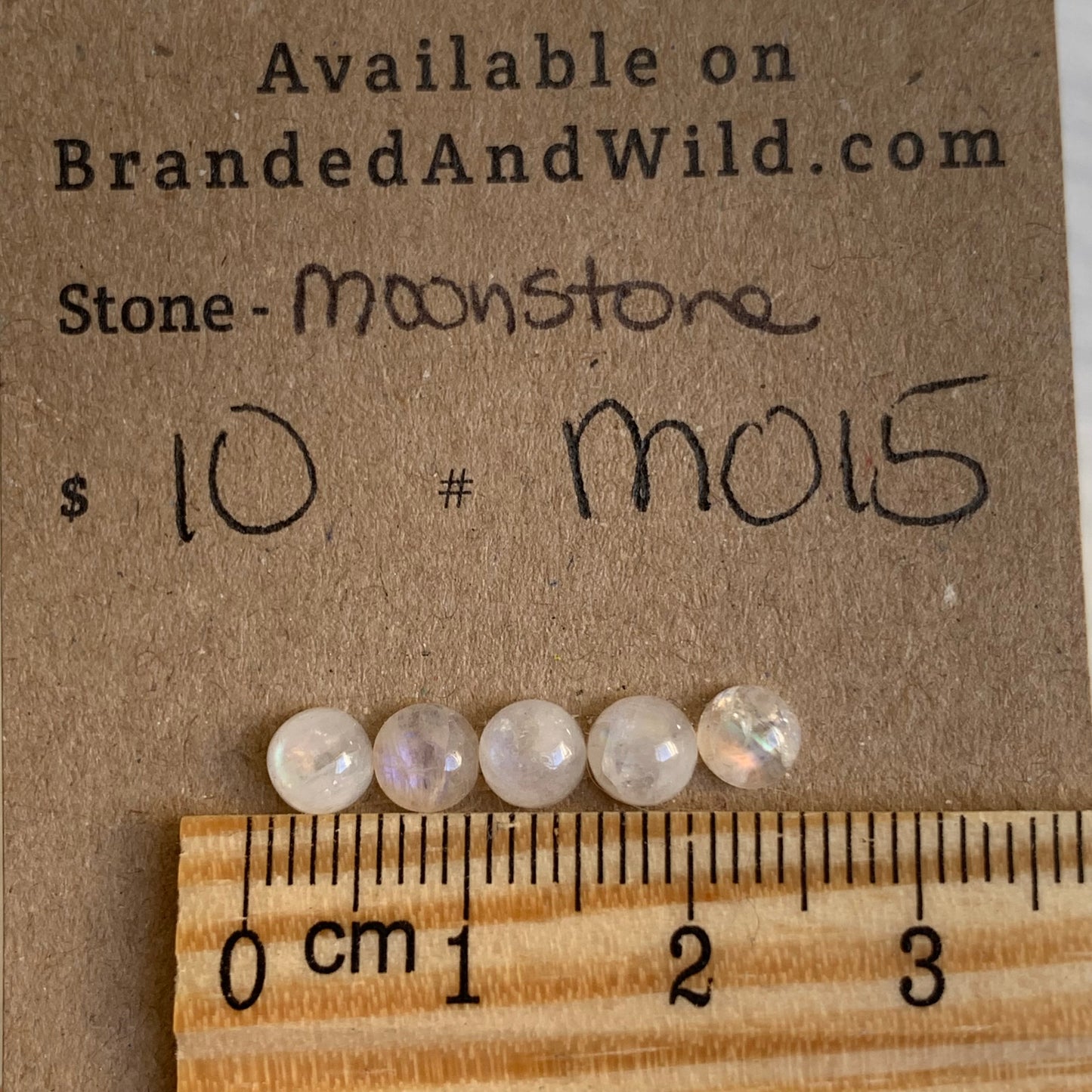 Moonstone cabochon M015