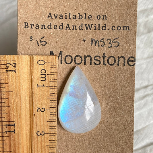 Moonstone cabochon - Ms35 D9382CC9-4B46-49E2-9995-EF44202BA44F Brandedandwild.com