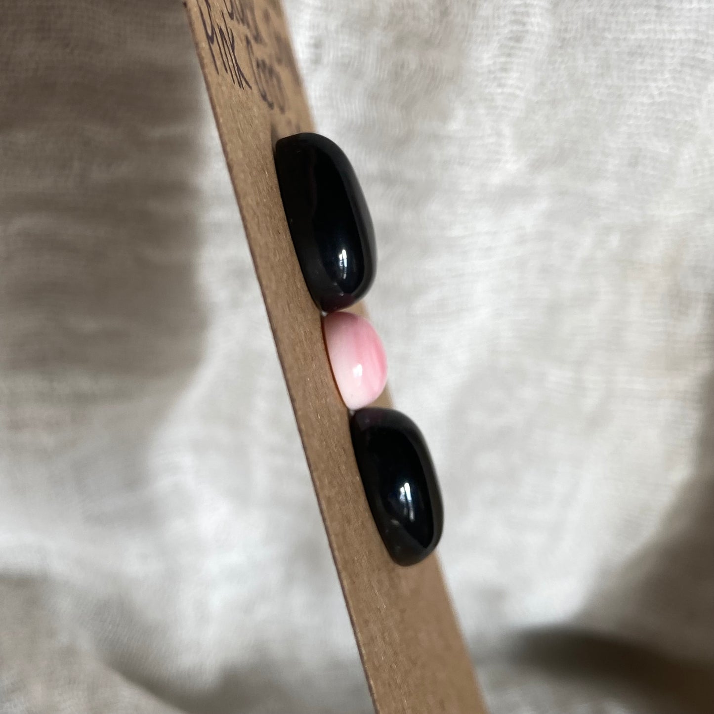 Pink Conch / Black Onyx Cabochon - MIX133