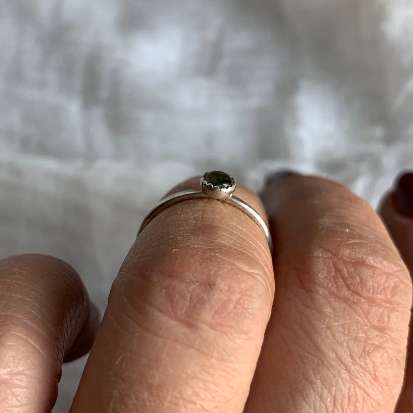 Sterling Silver Ring - R26  Size - 5.5