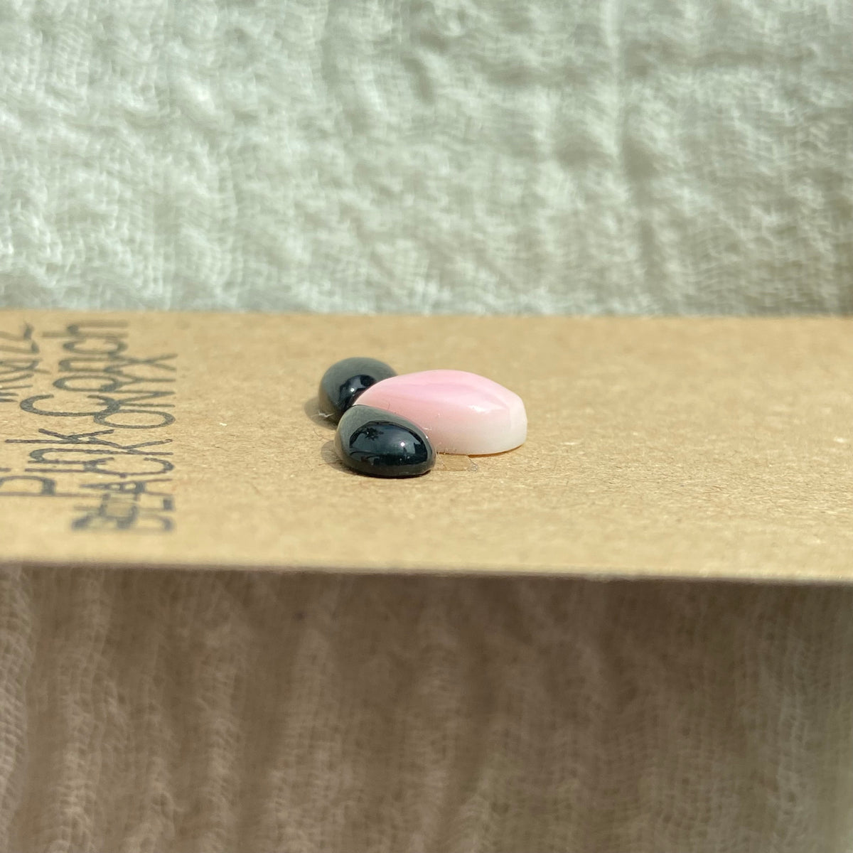 Black Onyx /  Pink Conch Cabochon - Mix121