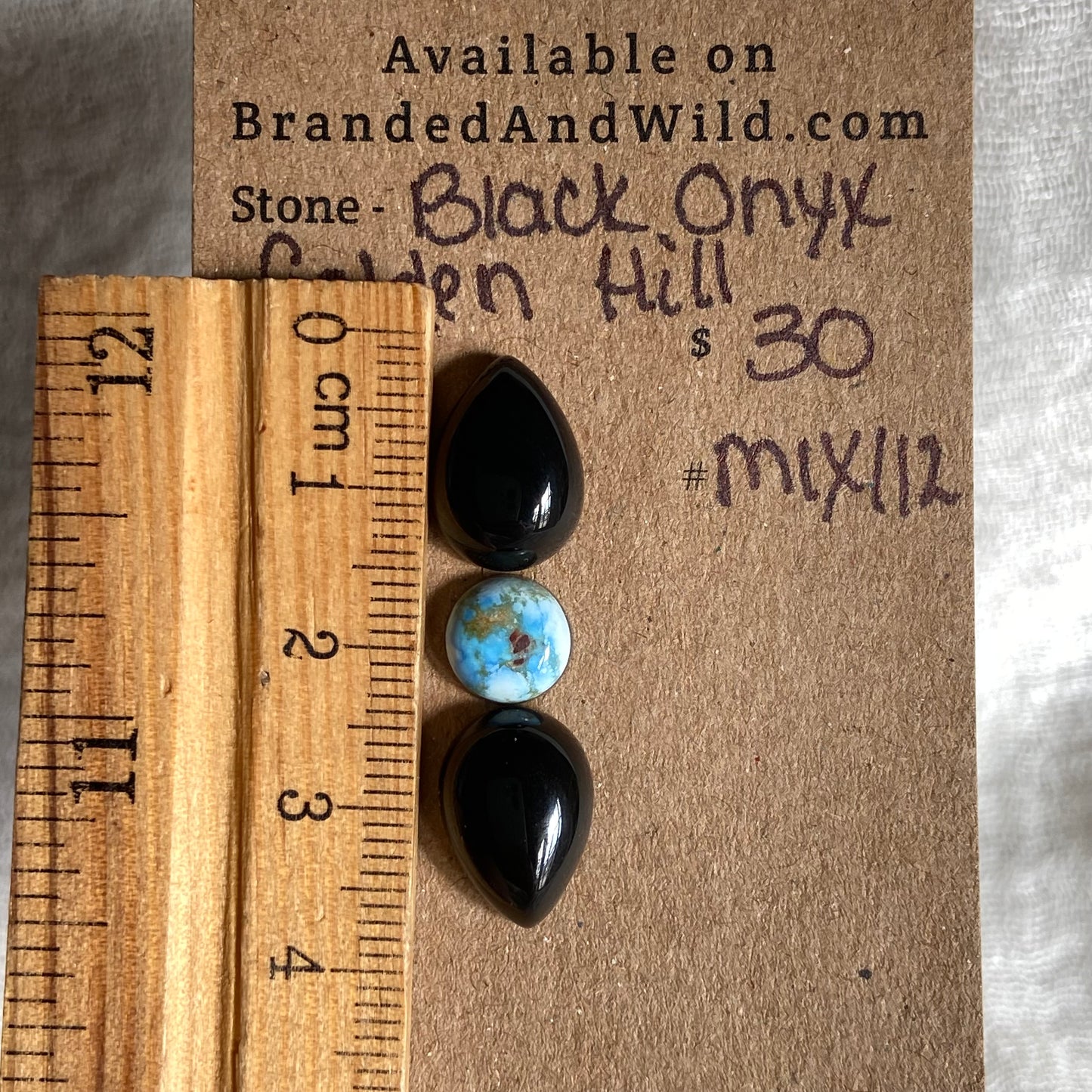 Golden Hill / Black Onyx Cabochon - MIX112