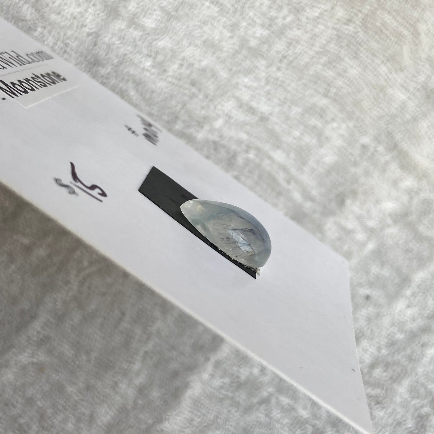 Moonstone cabochon - M014