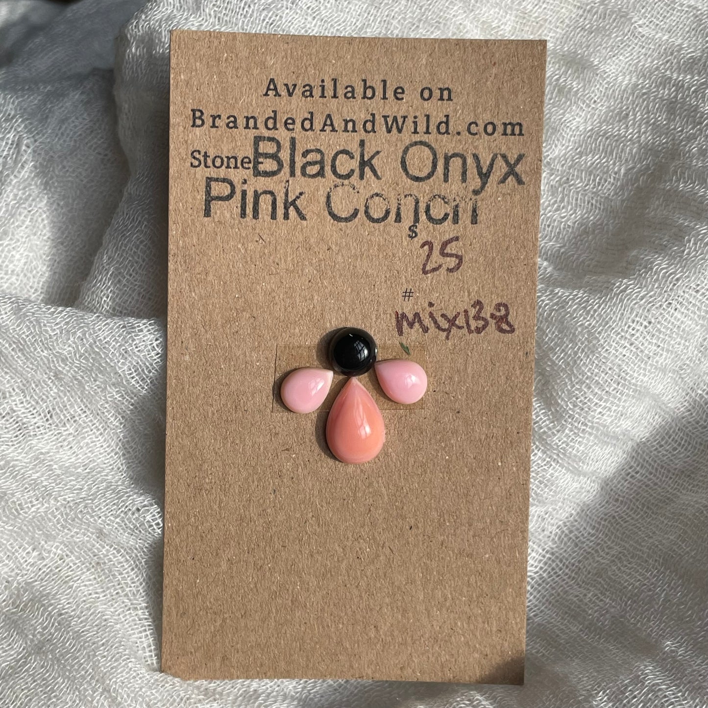 Pink Conch / Black Onyx Cabochon - Mix138