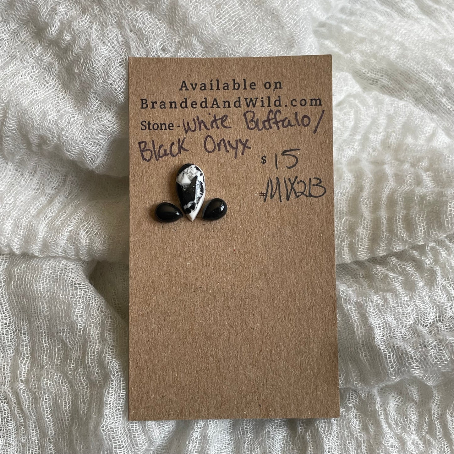 White Buffalo / Black Onyx Cabochon - MIX213