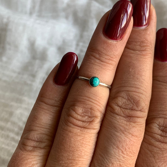 Sterling Silver Ring - R22  Size - 5