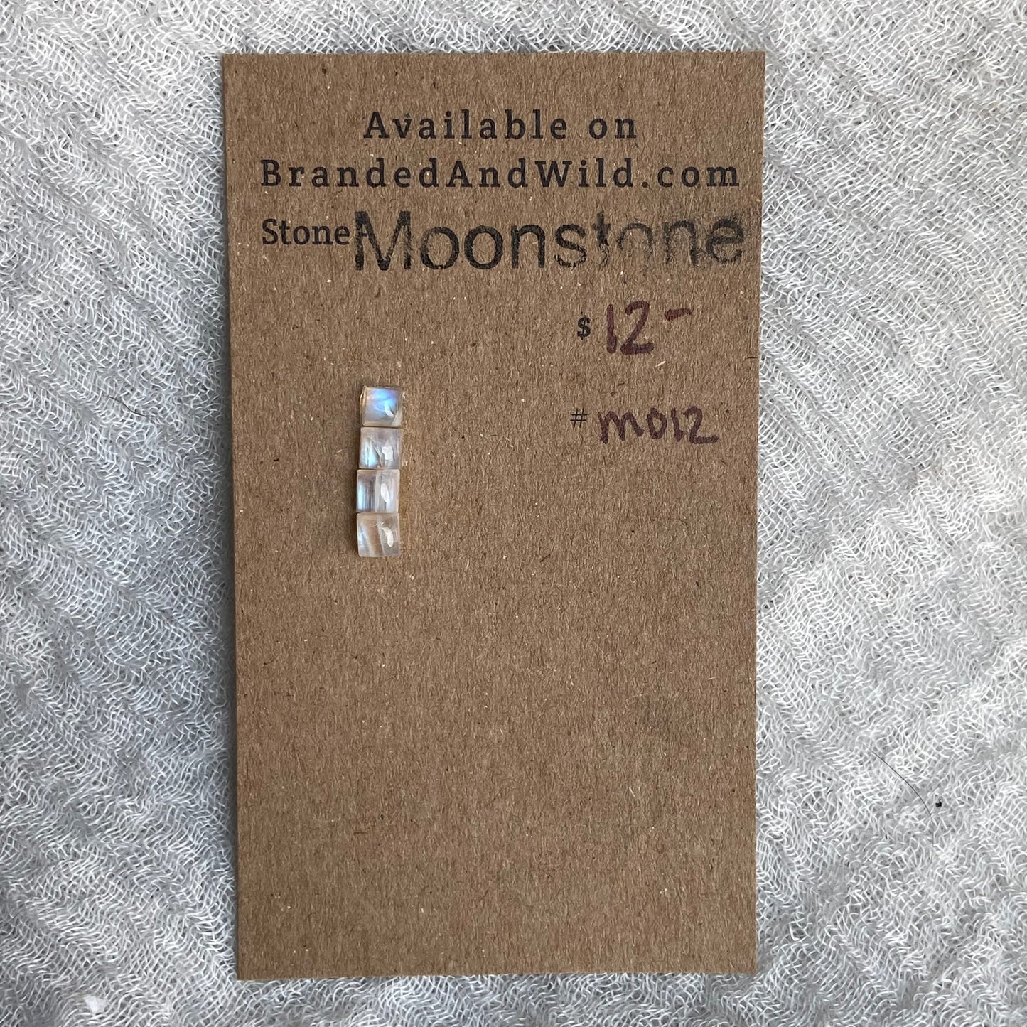Moonstone cabochon - M012
