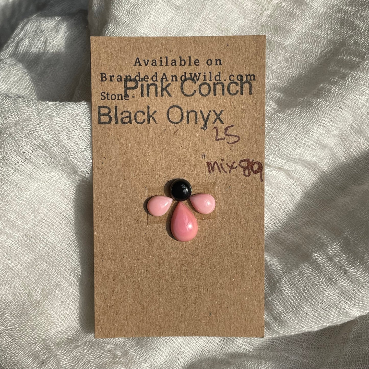 Pink Conch / Black Onyx Cabochon - Mix89