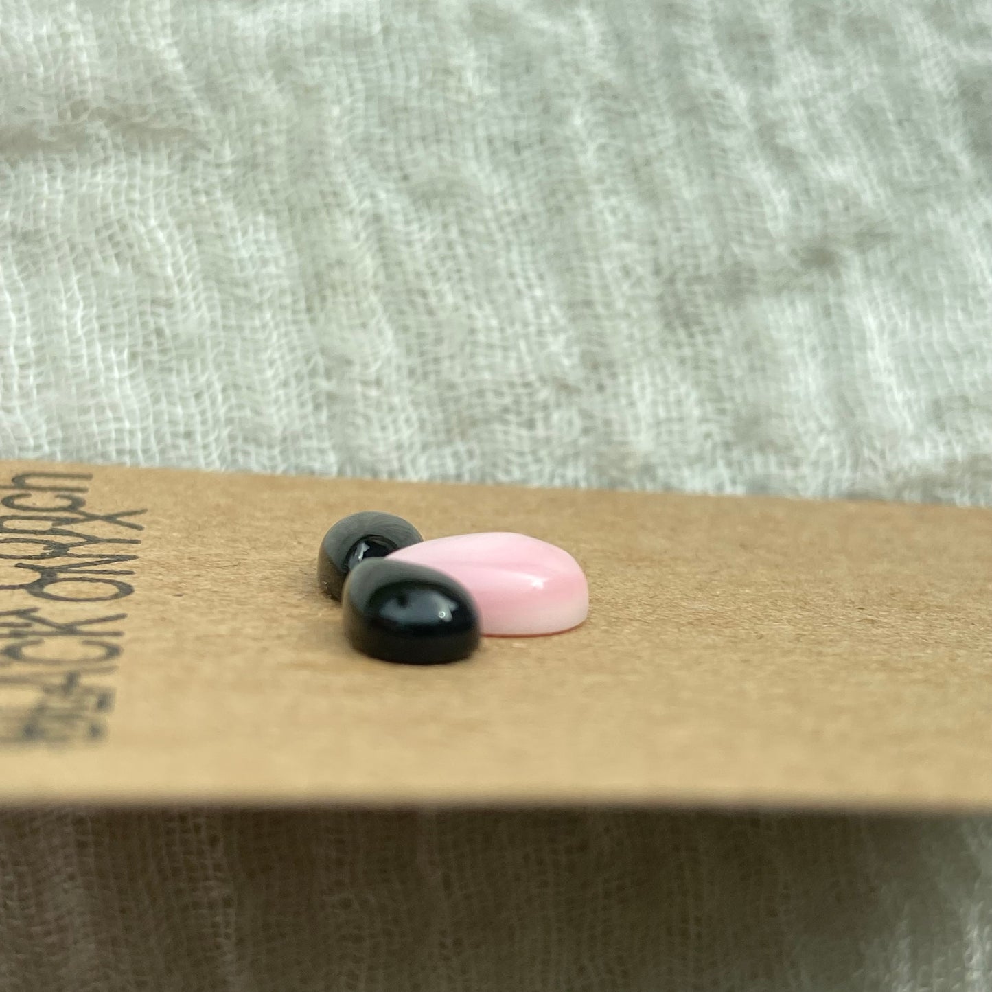 Black Onyx /  Pink Conch Cabochon - Mix121