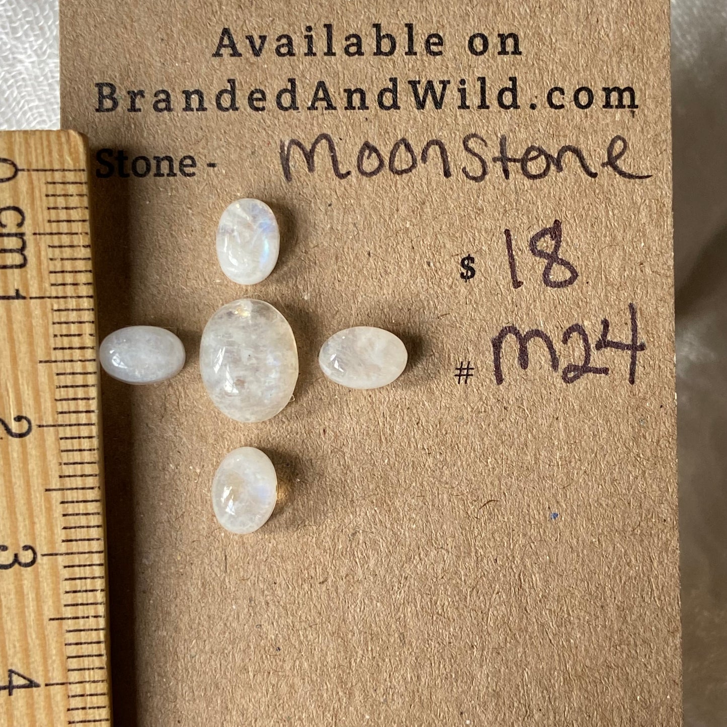 Moonstone cabochon - M021
