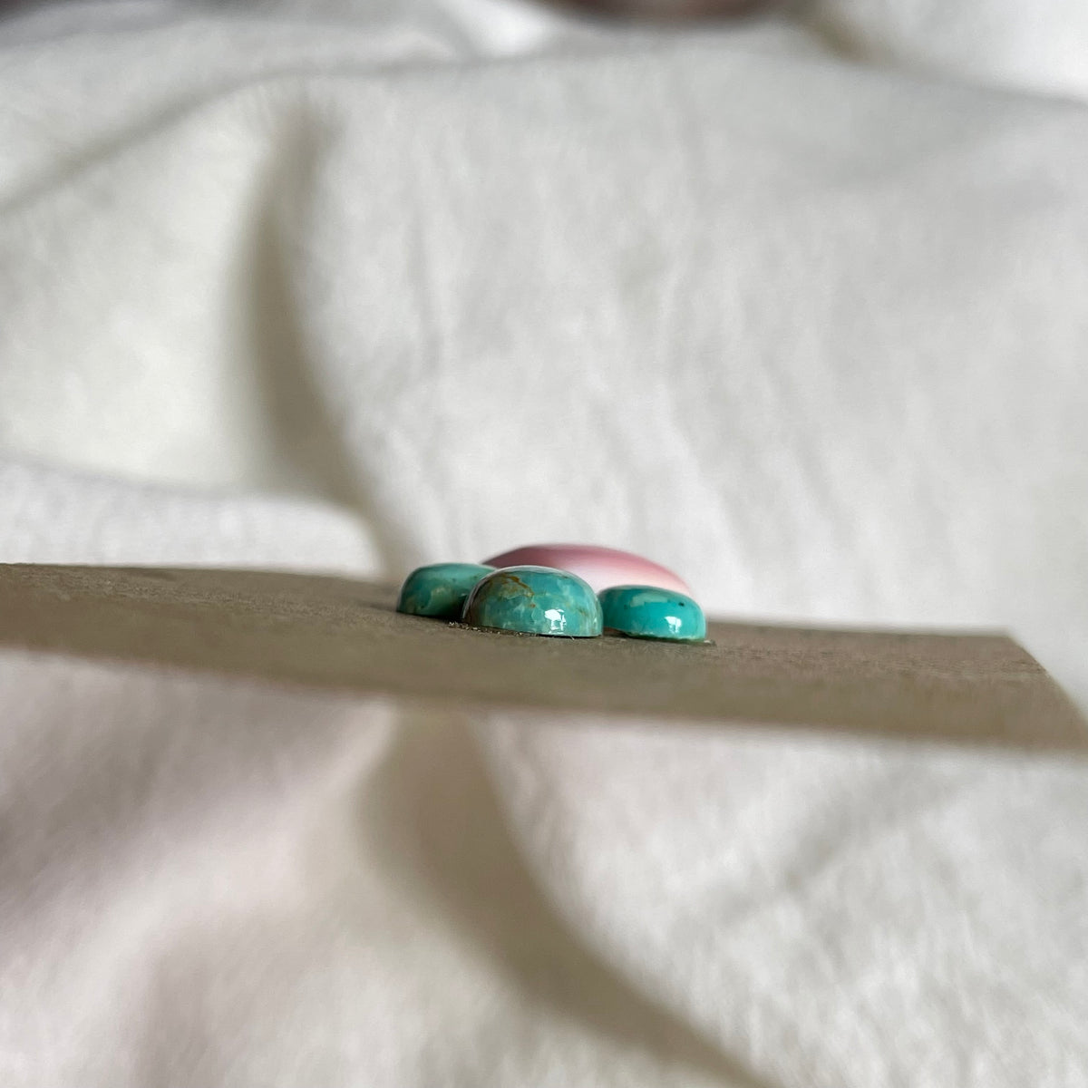 Pink Conch / Kingman Turquoise Cabochon - PK02