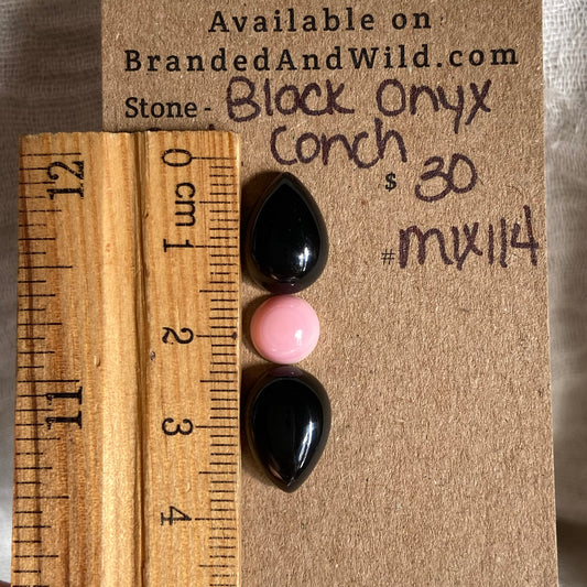Pink Conch / Black Onyx Cabochon - MIX114