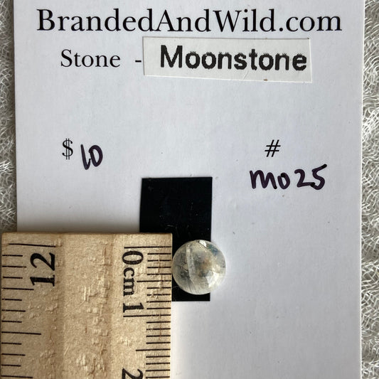 Moonstone cabochon - M025