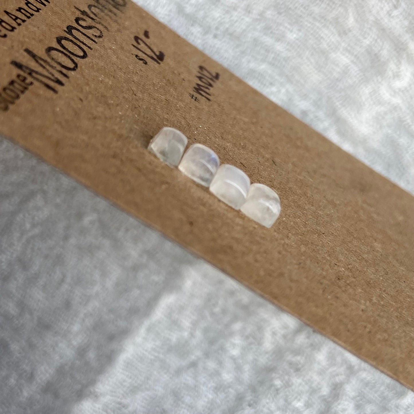 Moonstone cabochon - M012