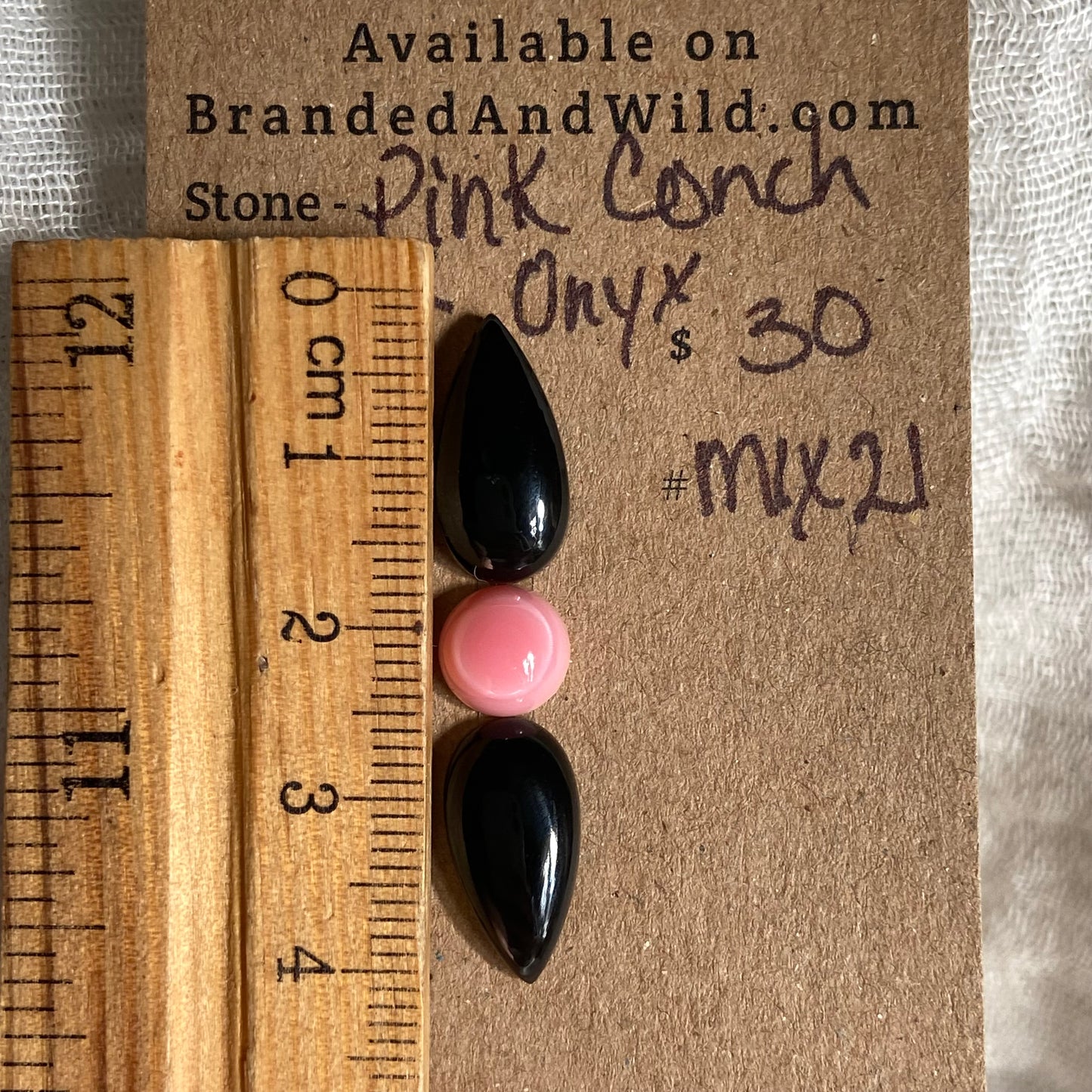 Pink Conch / Black Onyx Cabochon - MIX21