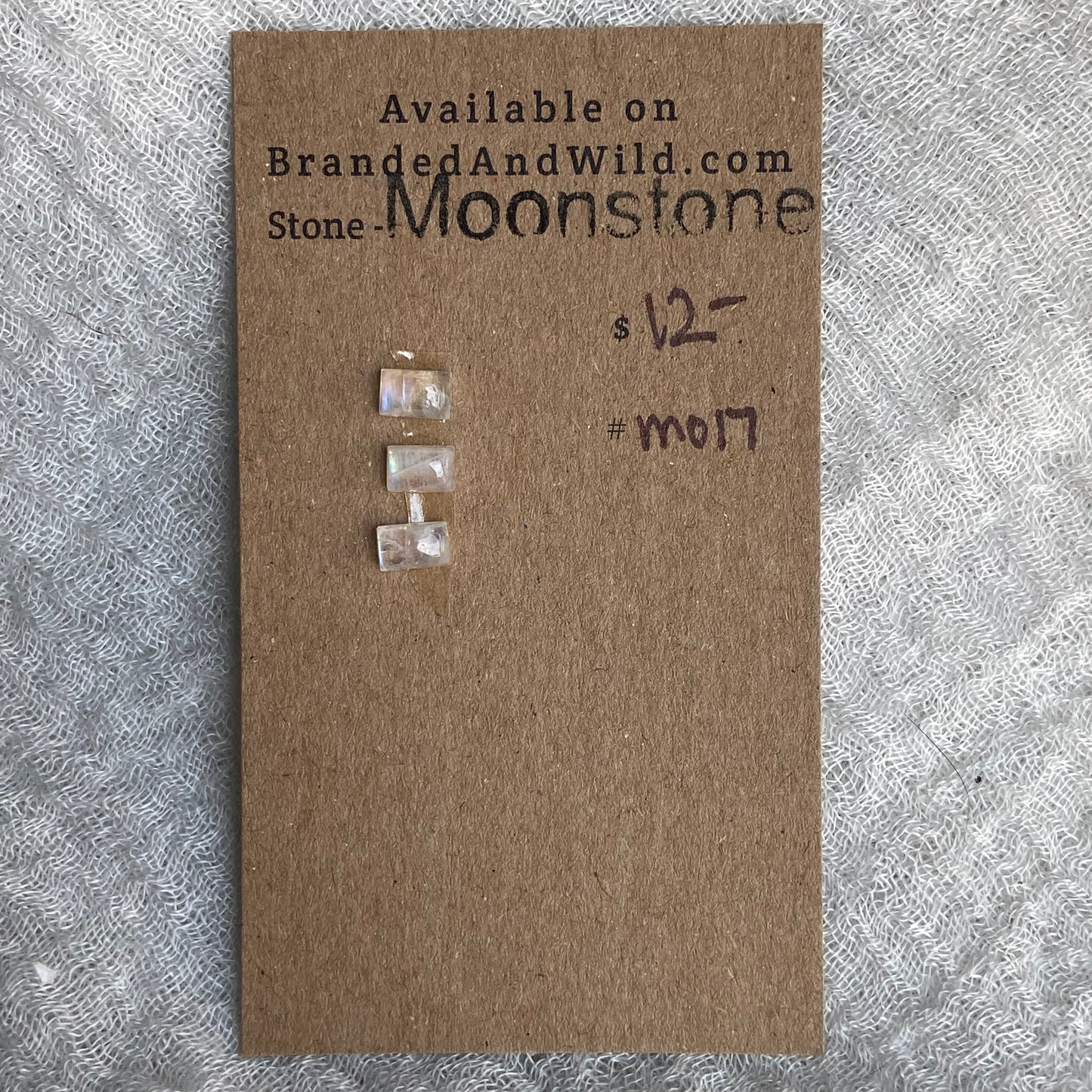 Moonstone cabochon - M017