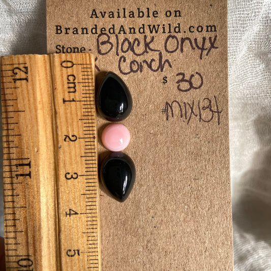 Pink Conch / Black Onyx Cabochon - MIX134