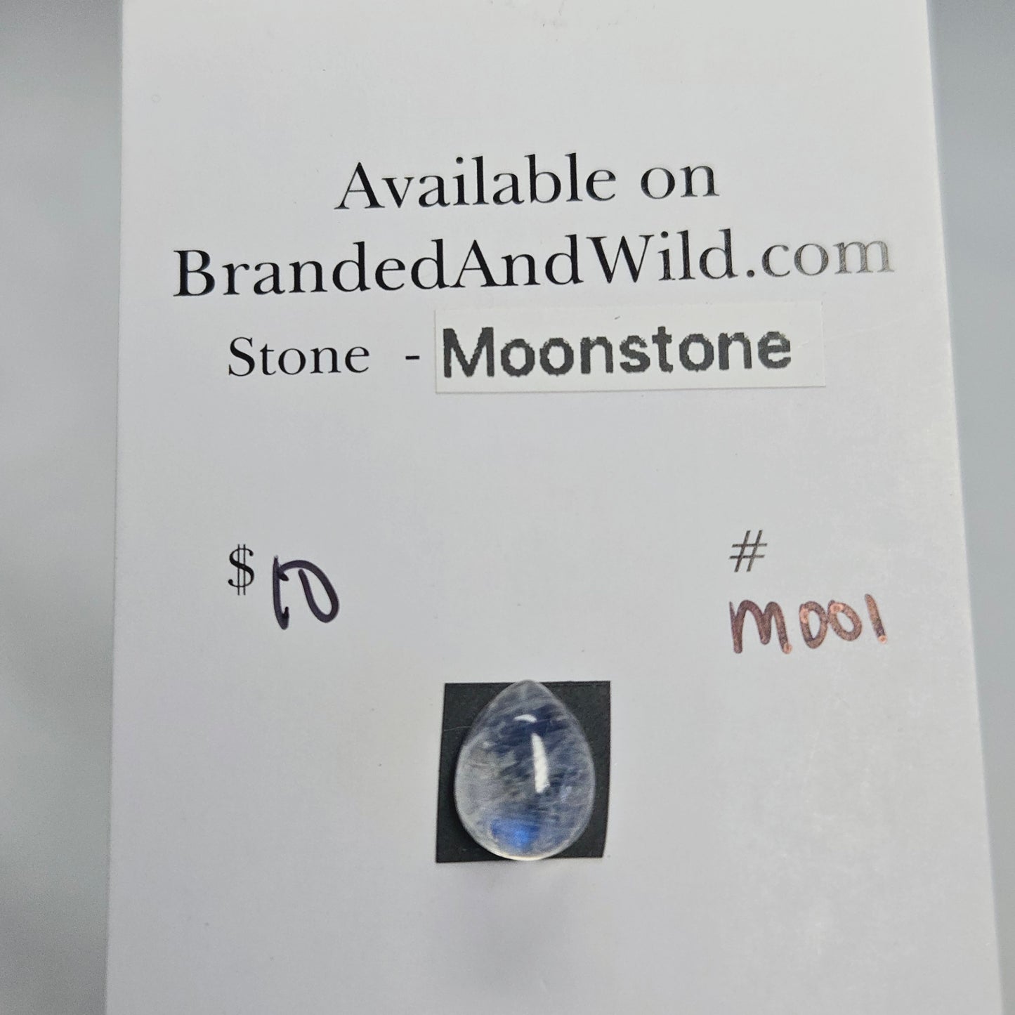 Moonstone cabochon M001